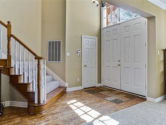 4th image of 2404 Versailles Ct