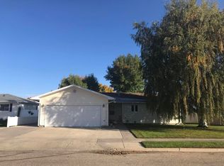 1306 24th St W, Williston, ND 58801