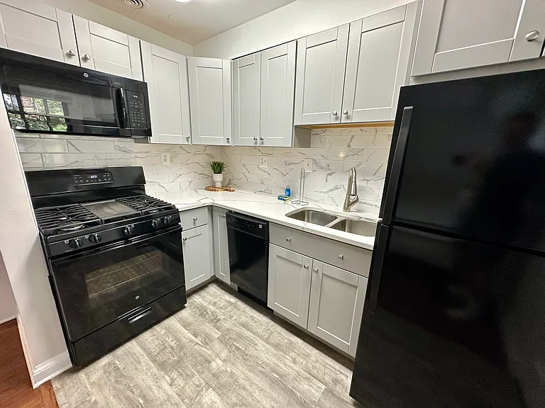 1565 N Colonial Ter #104Z — Photo 2