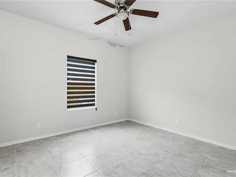 402 N Alexandrite Ave #2 — Photo 8