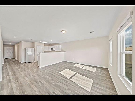 4th image of 205 Crown Point Dr