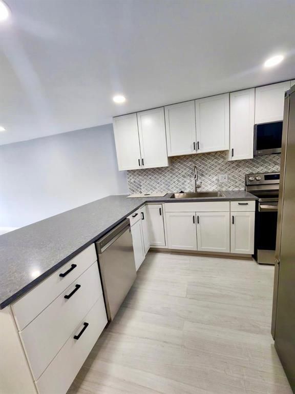 2322 S Cypress Bend Dr APT 210, photo 3
