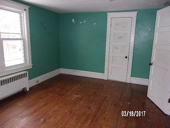 5th image of 241 Kingsbury Ave