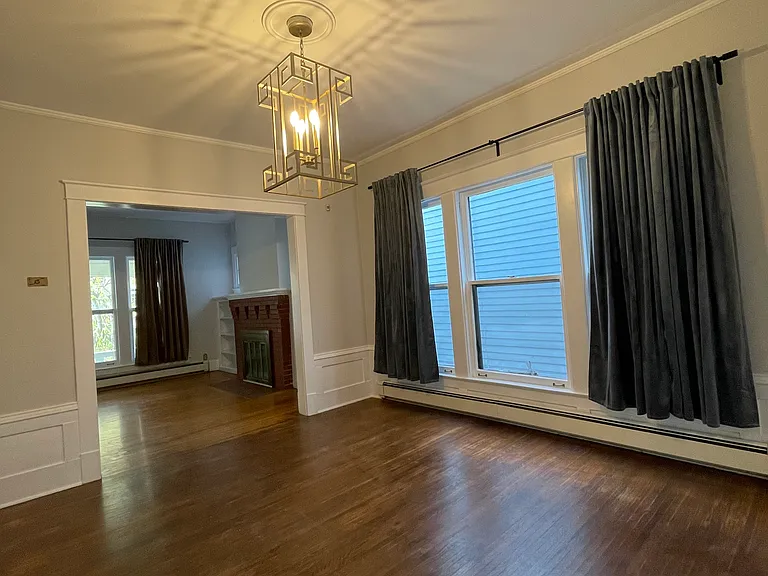 Dining room.