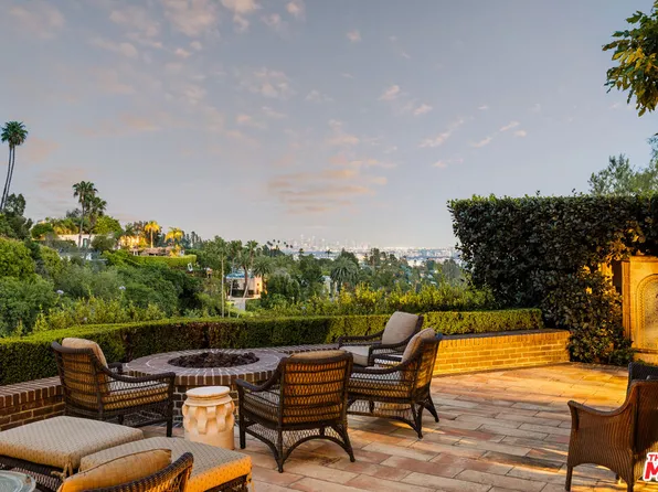 1166 Summit Dr, Beverly Hills, CA 90210