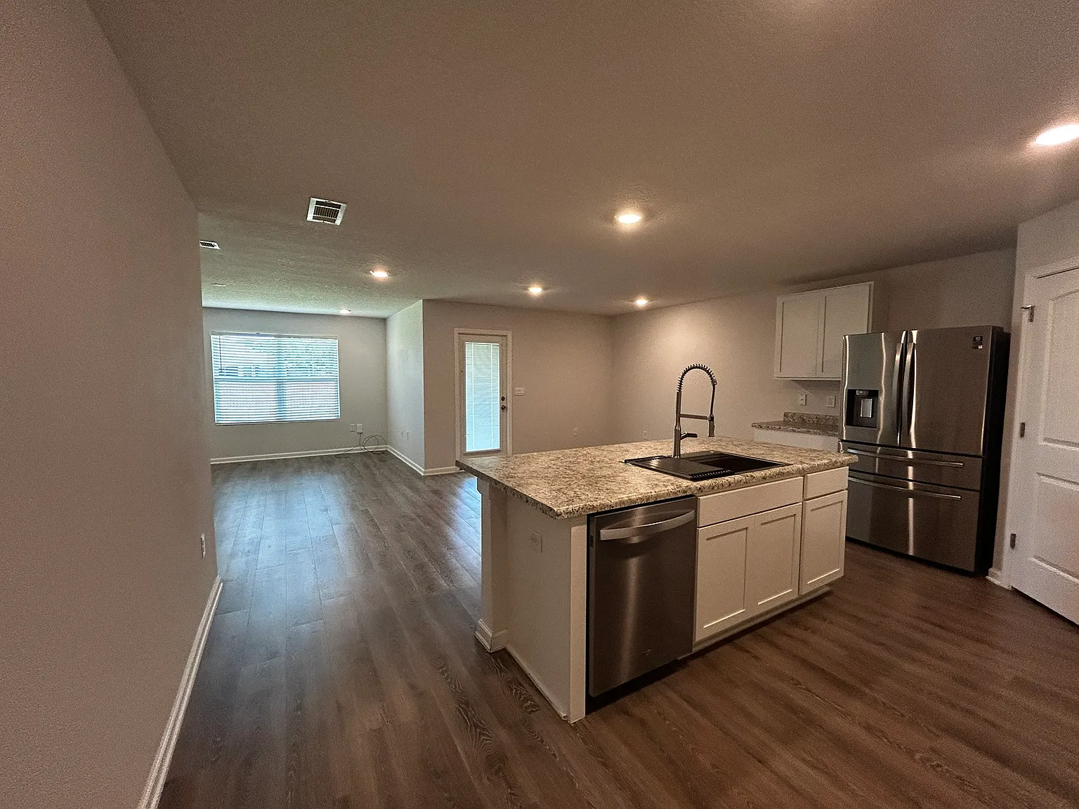 4 bed, 1747 sqft, $2,000 — Photo 2