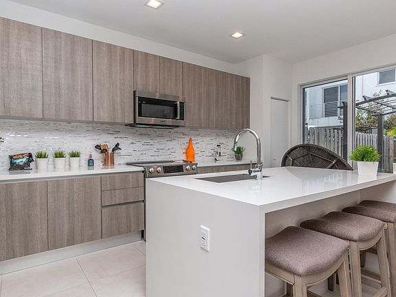 4th image of 10280 NW 72nd St #10280