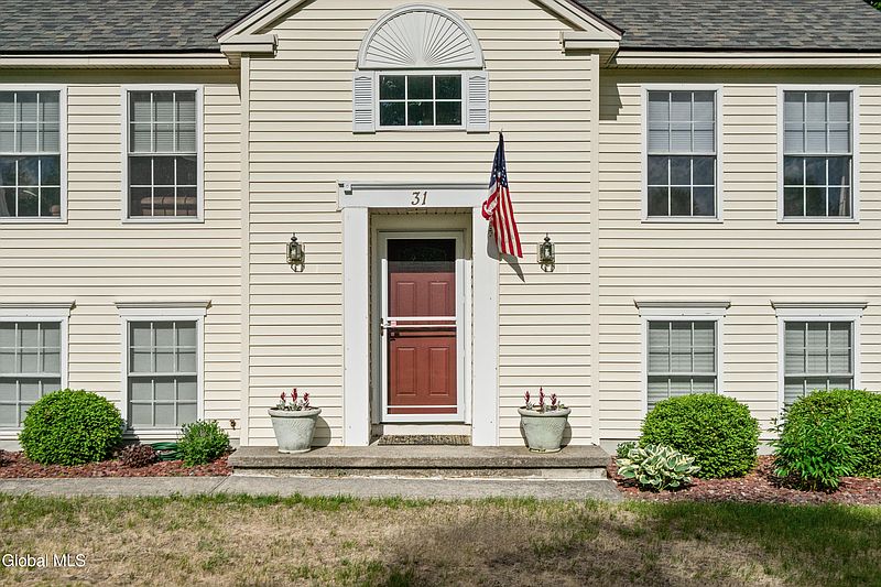 3rd image of 31 Grey Fox Drive