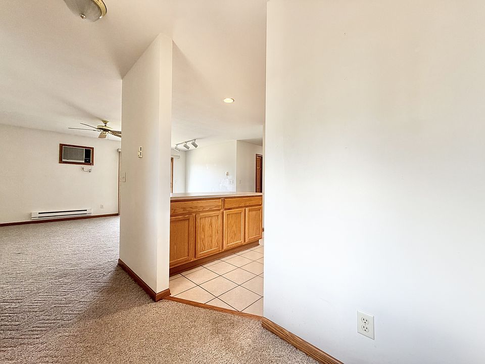1st image of 585 Kelvington Dr #3