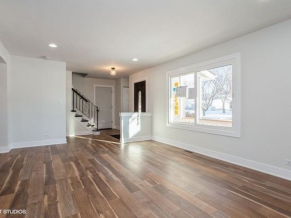 3rd image of 510 Hingham Ln