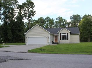 102 Croatan Dr, Newport, NC 28570