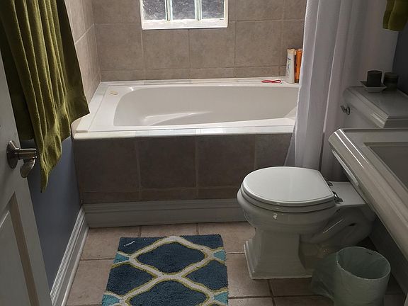 5th image of 2151 N Southport Ave