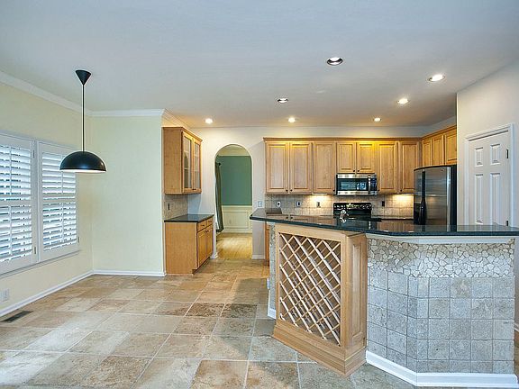 5th image of 606 Barret Manor Ct