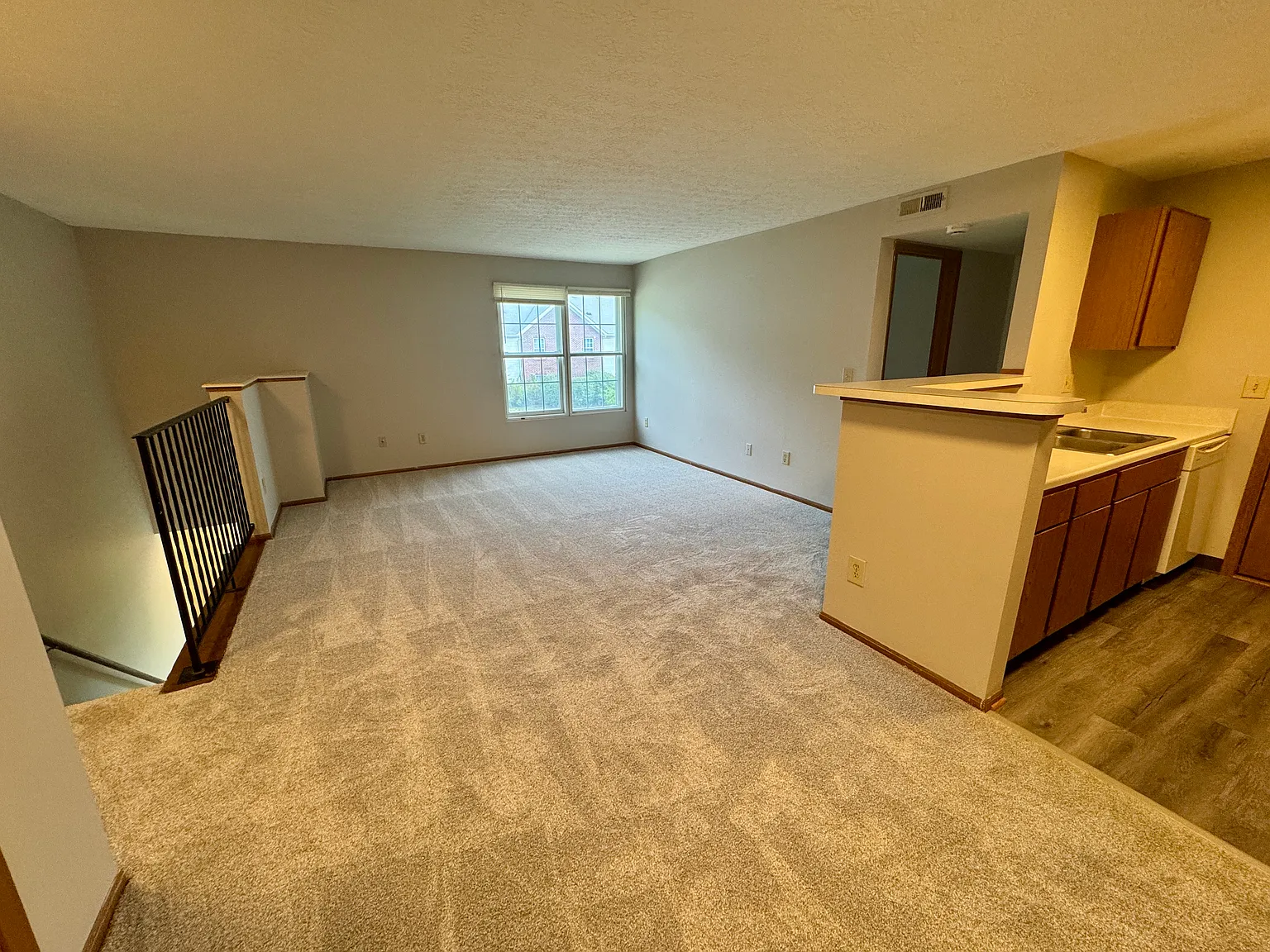 2 bed, 935 sqft, $1,200 — Photo 2