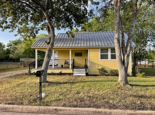 112 E Hinton Rd, Weimar, TX 78962