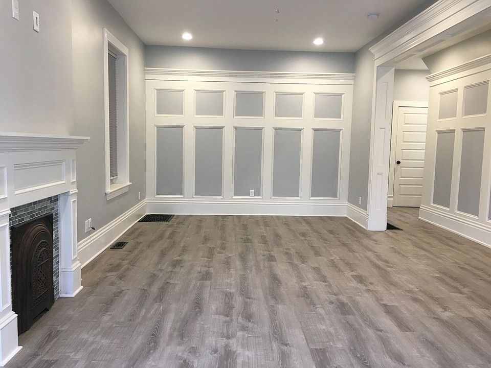 Spacious Living room/Dining area or office