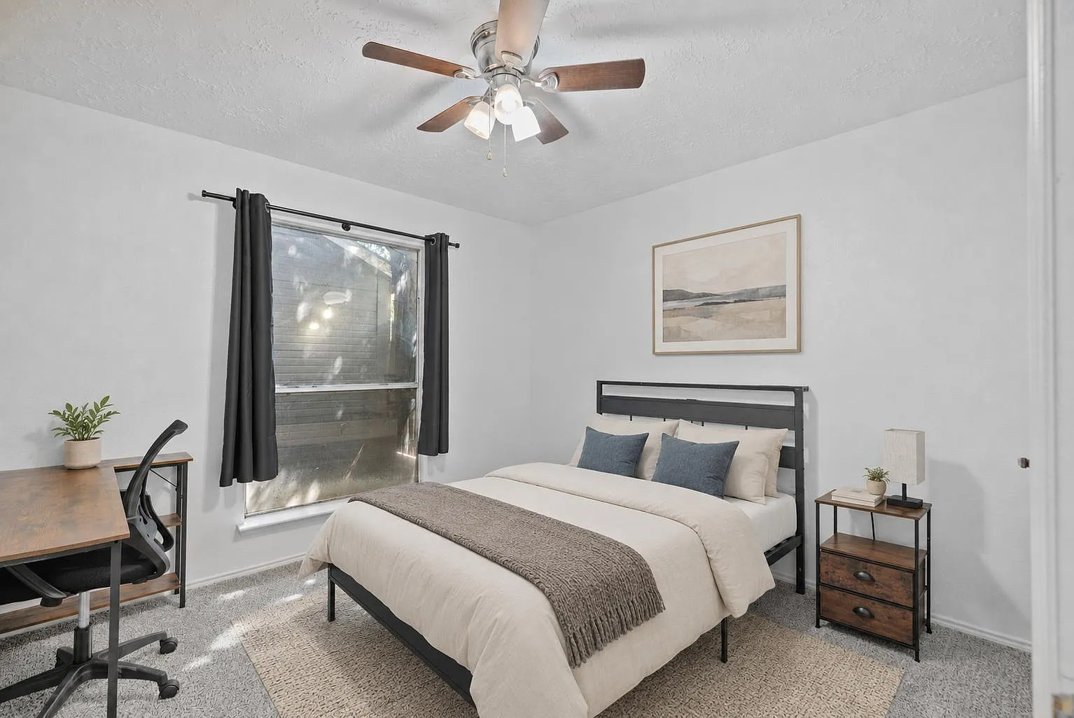 4 bed, 2.0 bath, 2200 sqft, $793 — Photo 2