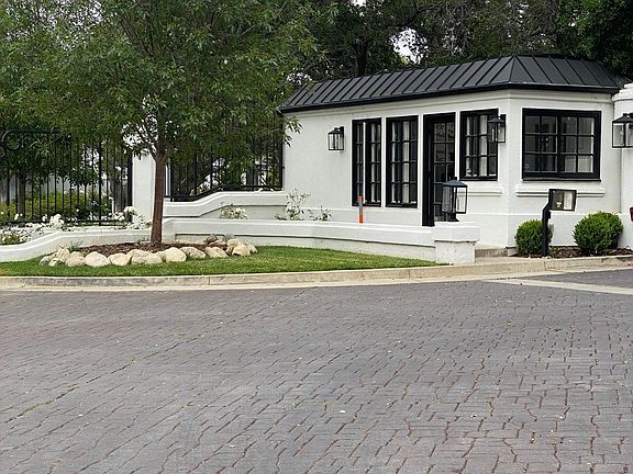 3rd image of 17401 Oak Creek Ct
