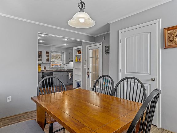 5th image of 212 Balcome Blvd