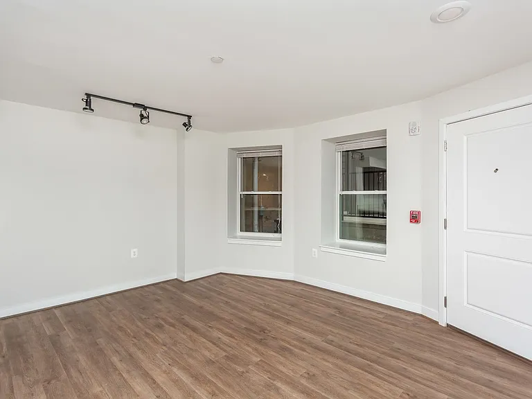 815 Park Ave — Photo 25