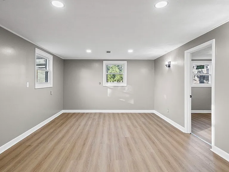 1406 Meadowbrook Ct — Photo 12