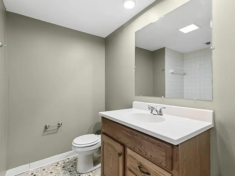 Amherst Manor Apartments — Photo 7