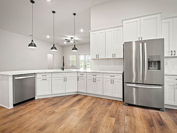 3rd image of 36218 Pitch Ln