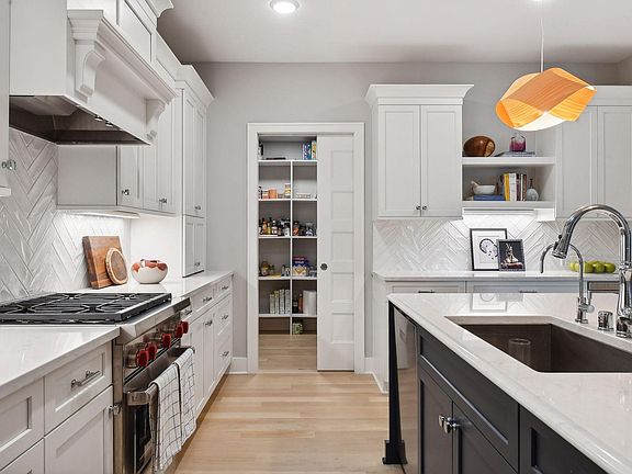5th image of 222 Ferndale Rd S Unit 303