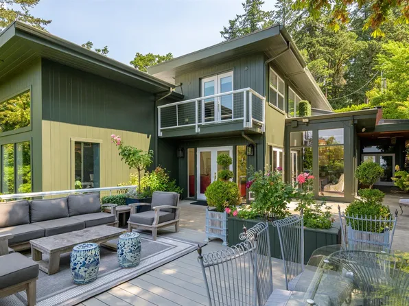 2502 Highland Dr, Eugene, OR 97403