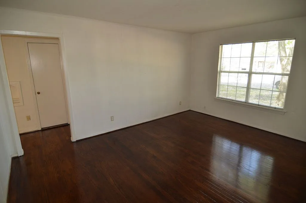 3 bed, 2.0 bath, 1075 sqft, $1,650 — Photo 4