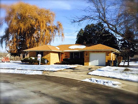 3rd image of 225 Birch Ct