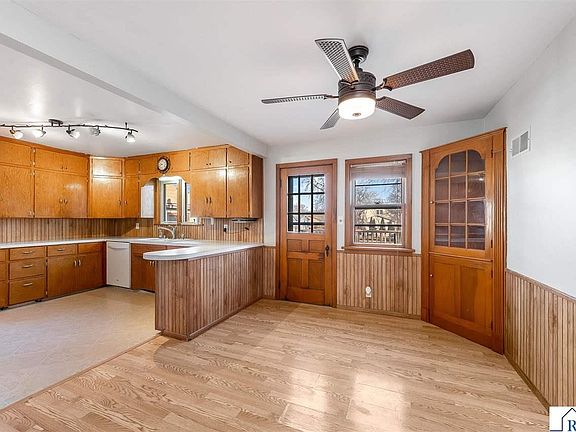 5th image of 315 E 12th St