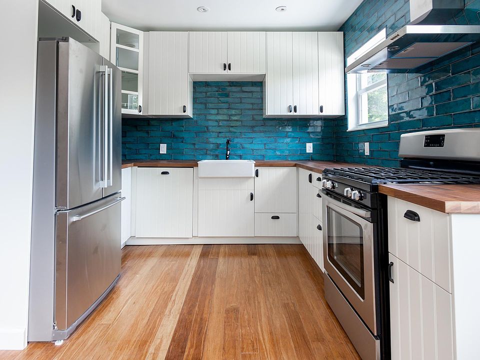 1st image of 952 NE 123rd St