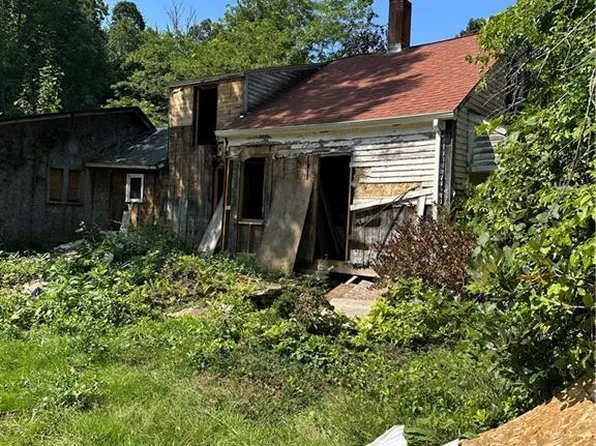 42 Wade Road, Pomfret, CT 06259