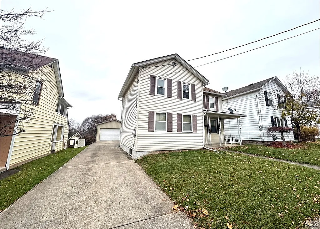 2 bed, 1.0 bath, 1892 sqft, $1,850 — Photo 1