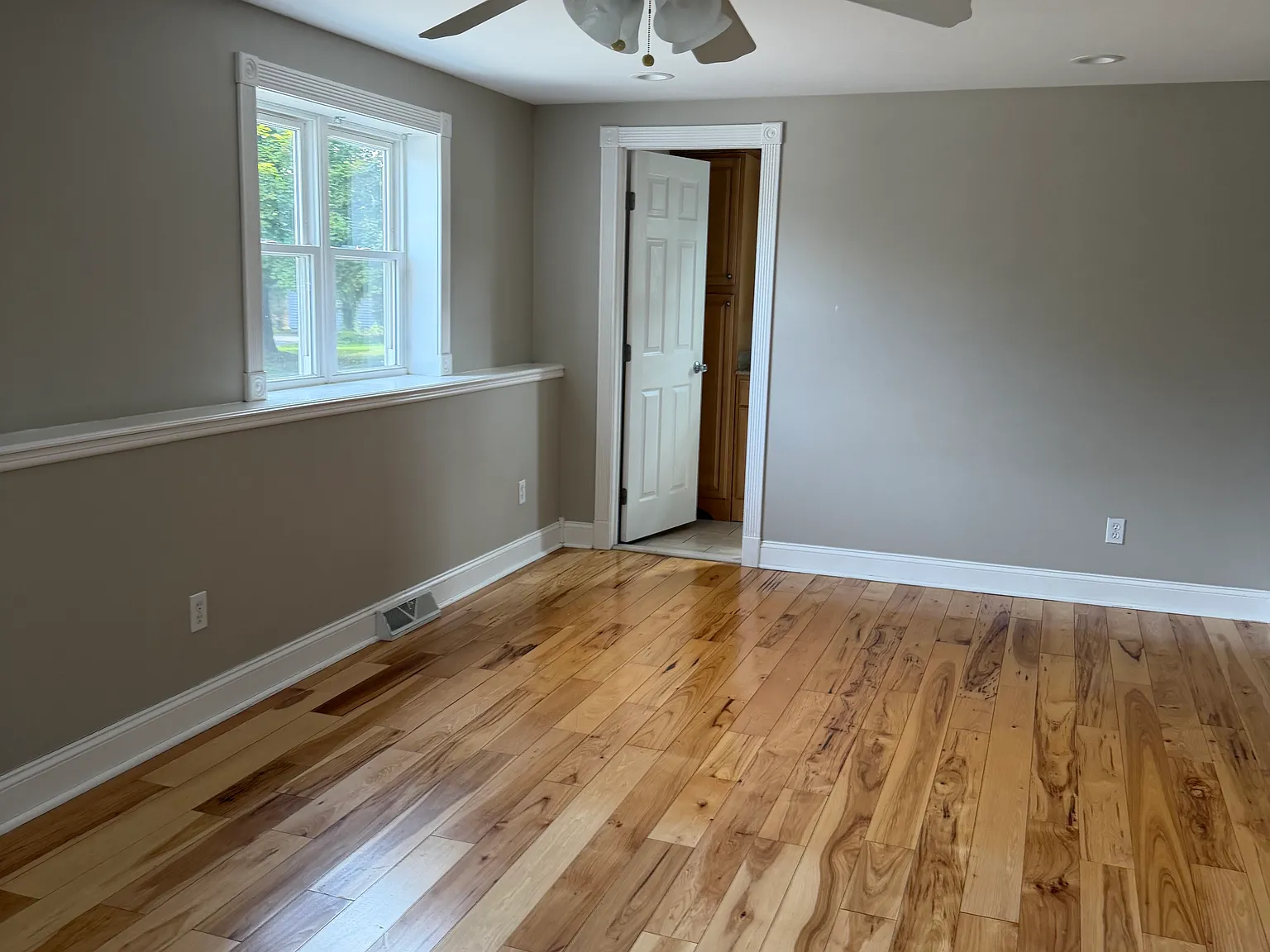 Bloomingrove Dr, Rensselaer — Photo 4