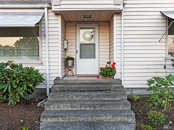 2nd image of 405 9th St NW