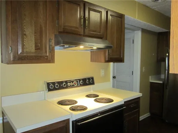 140 Great Oaks Ln, Roswell, GA 30075