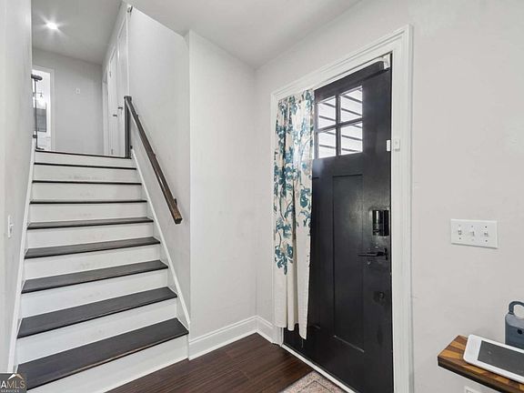 5th image of 2083 Pond Rd