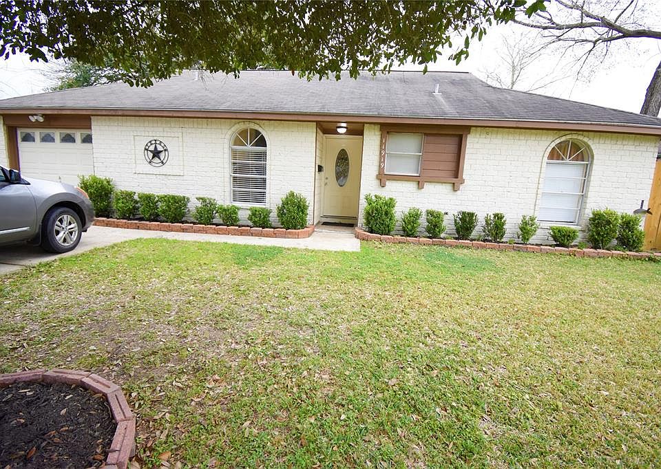 1st image of 11919 Wessex Dr