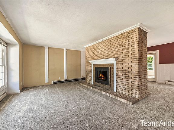 3rd image of 6879 Weller Ave NE