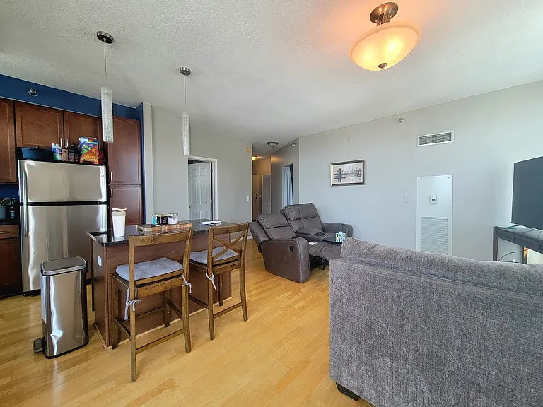 1134 W Granville #804 — Photo 3