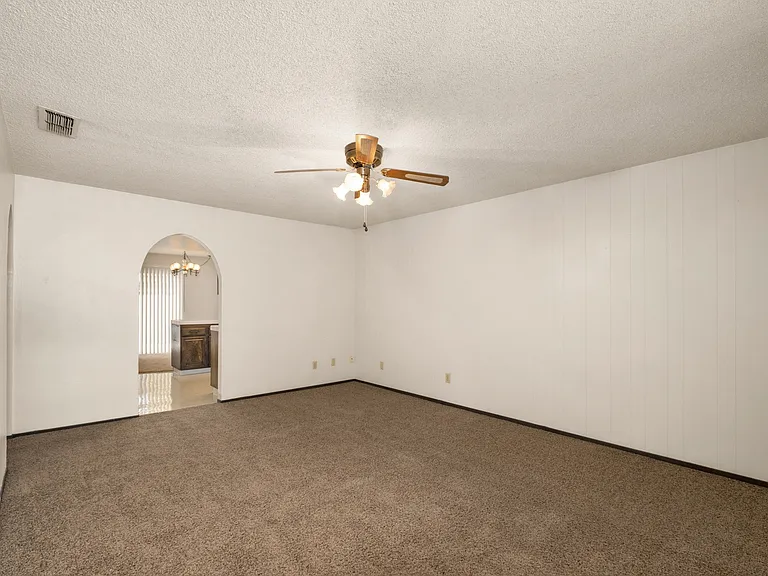 Scottsmen Apartments — Photo 12