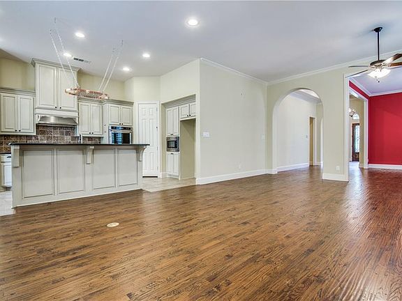 5th image of 8412 Cholla Blvd