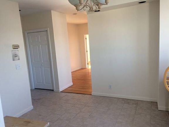 4th image of 119 Lincoln Ave E APT 2R