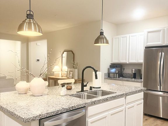 3rd image of 2633 Coolidge Pl