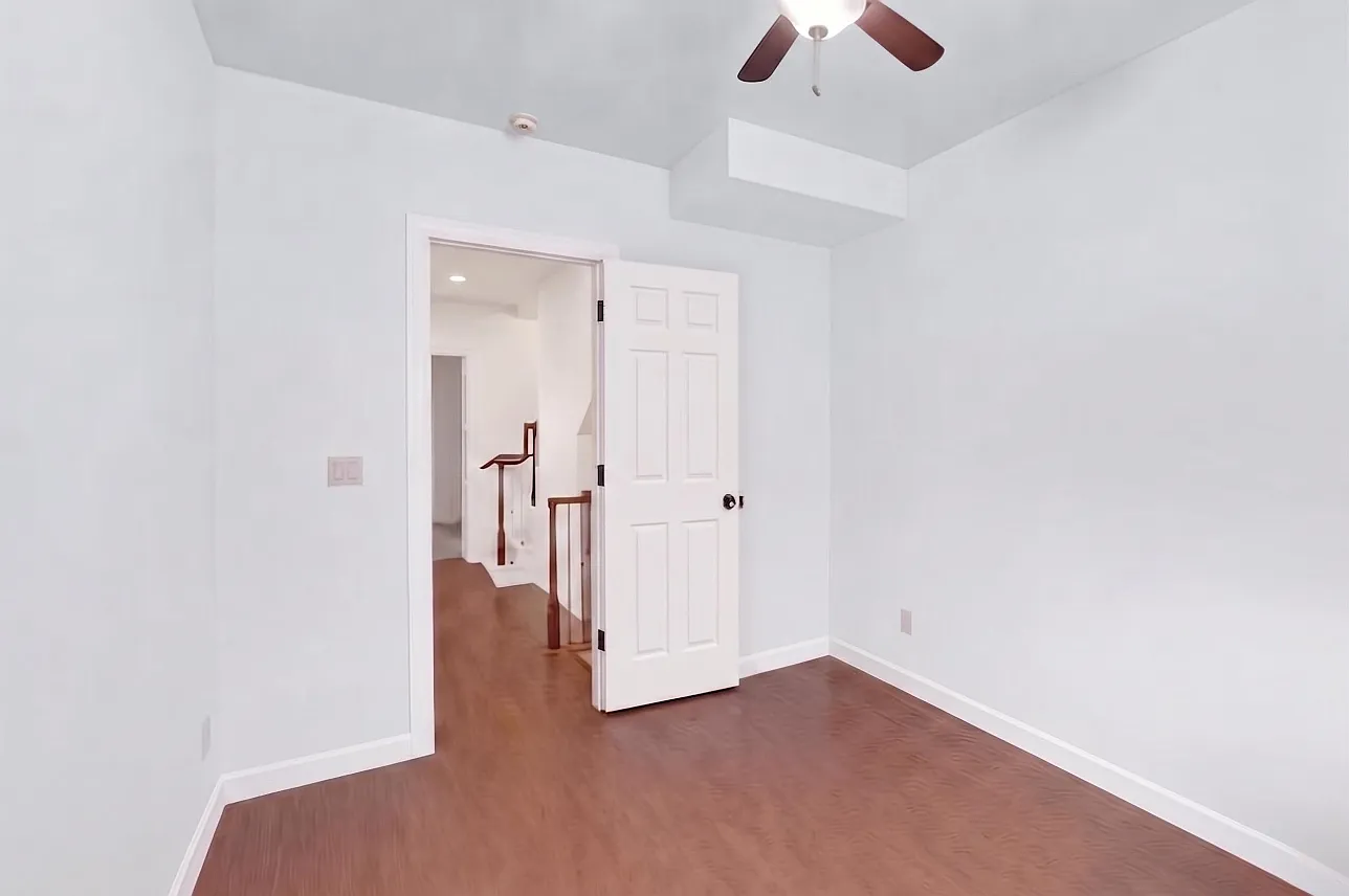 3 bed, 3.5 bath, 2504 sqft, $900 — Photo 3