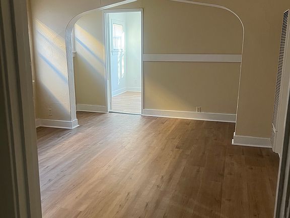 2nd image of 3801 Montclair St #1/2