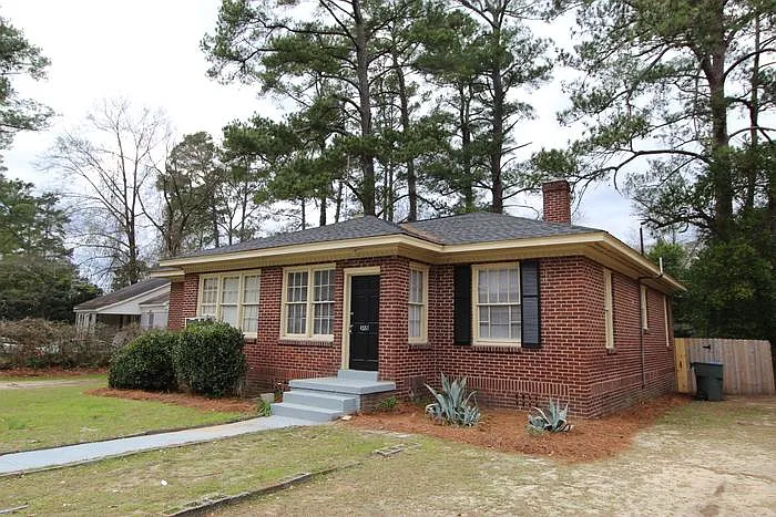 4551 Oxford Rd — Photo 1