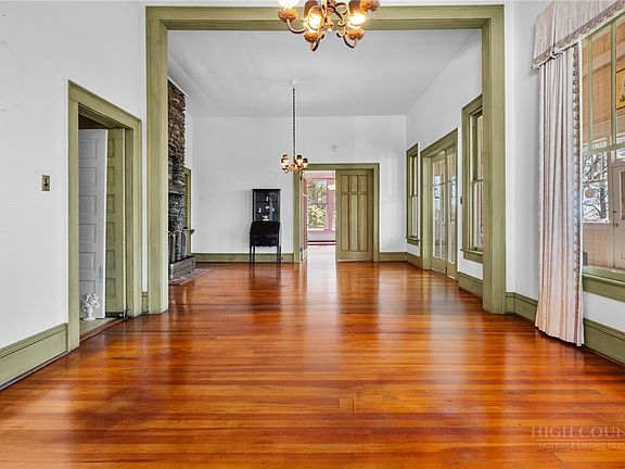 3rd image of 334 Chestnut Circle